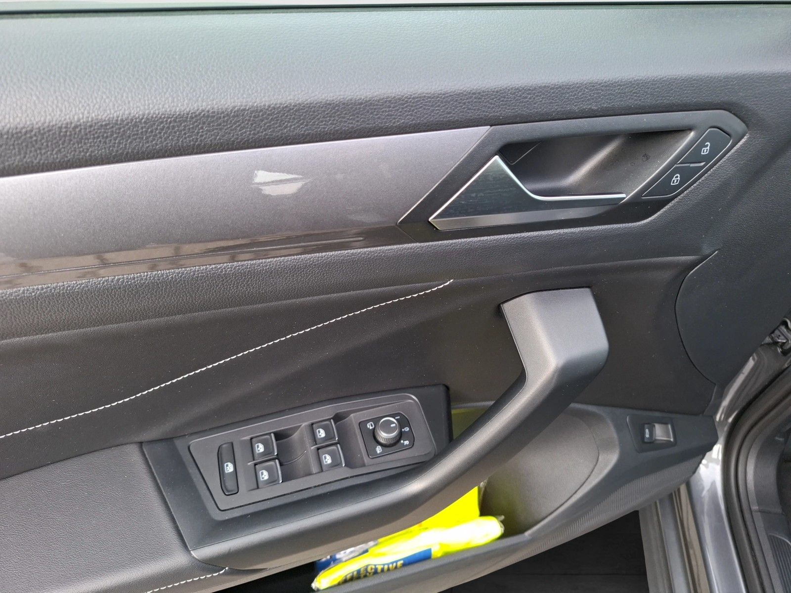 Fahrzeugabbildung Volkswagen T-Roc TSI Style DSG LEDplus Navi AID ACC RFK SH