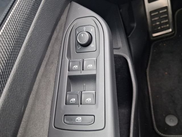 Golf VIII R-Line 1.5 eTSI DSG LED-Plus, Pano, Wi