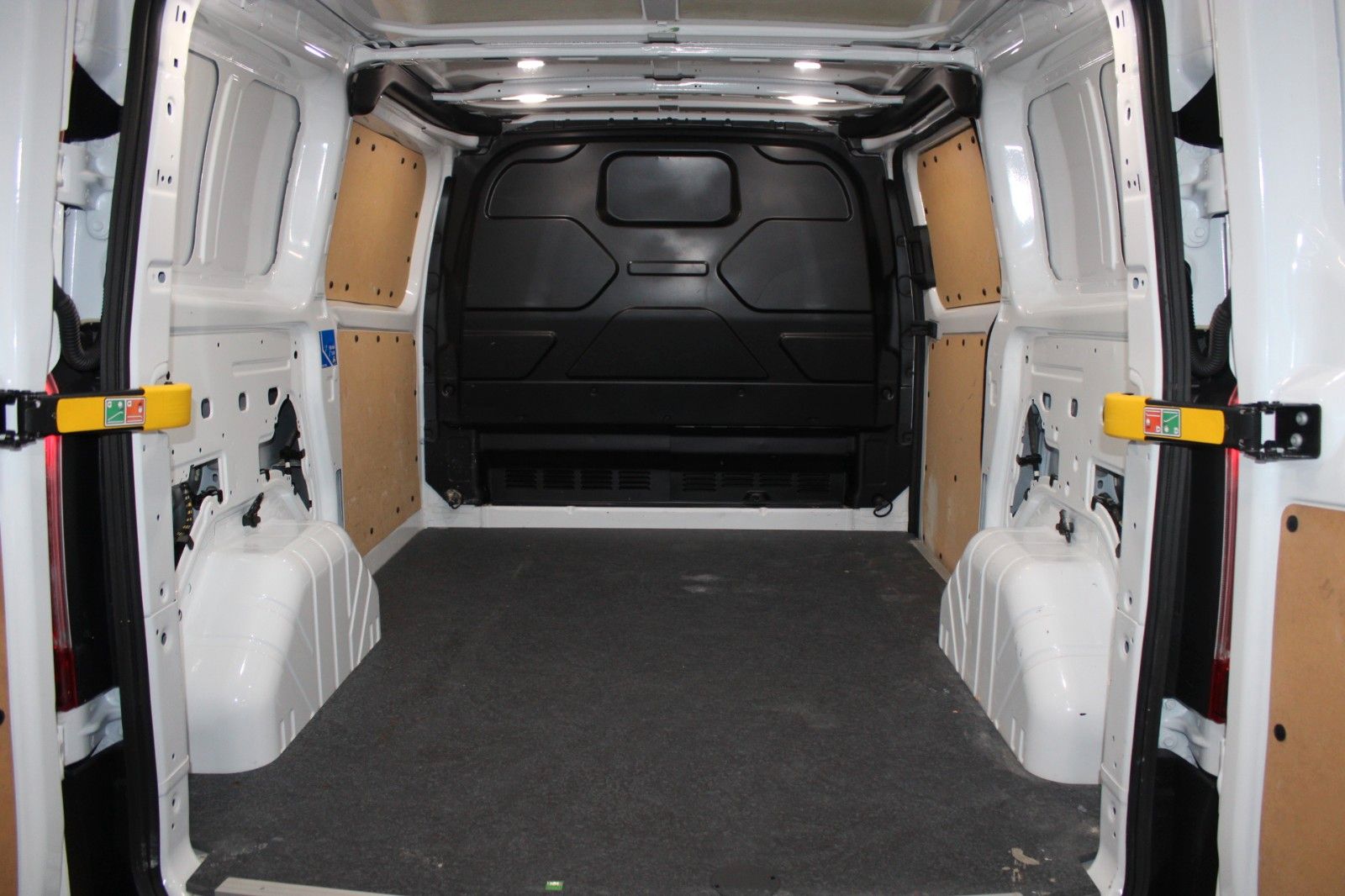 Fahrzeugabbildung Ford Transit Custom L1 Kasten AHK Dachträger 1.Hand