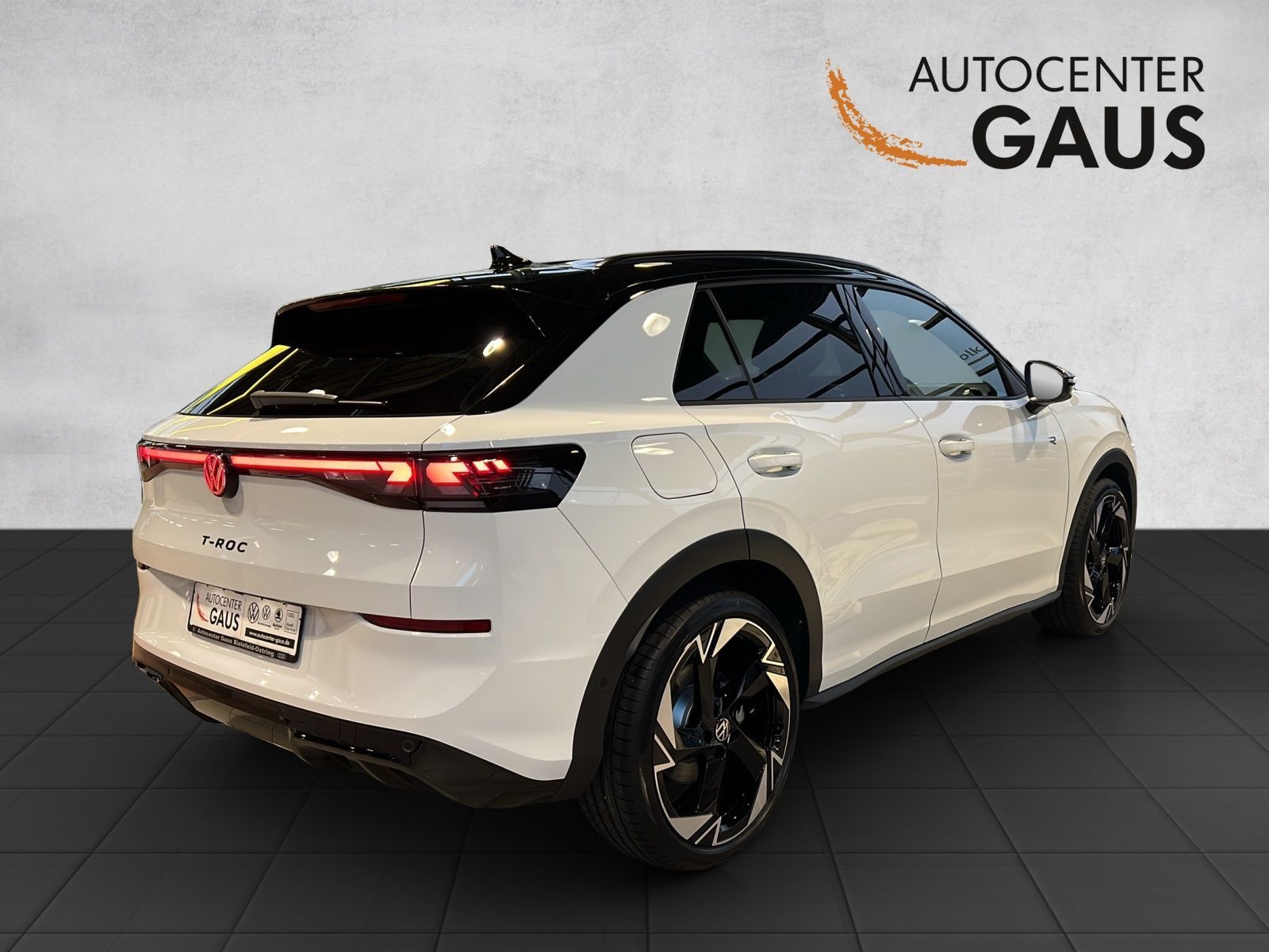 Volkswagen T-Roc R-Line 1.5 eTSI DSG ACC CarPlay Area View foto 4