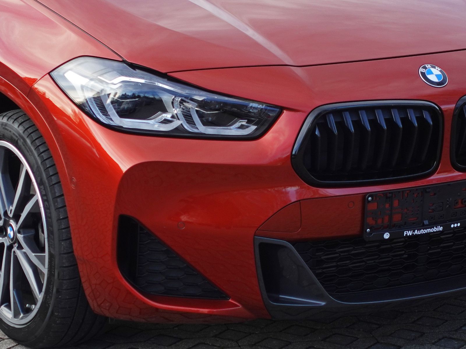 Fahrzeugabbildung BMW X2 xDrive20i Aut. M Sport Shadow HiFi AHK Cam