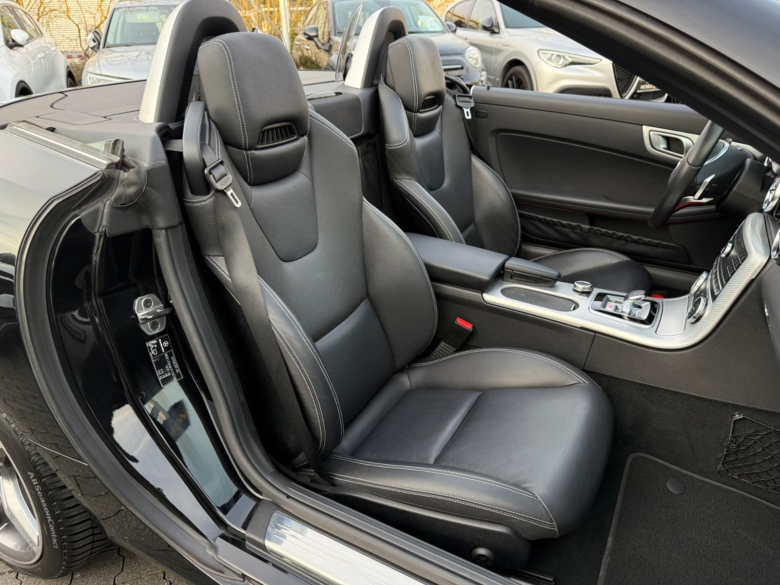 Fahrzeugabbildung Mercedes-Benz SLC 300 9G AMG Line MEMORY LED ACC