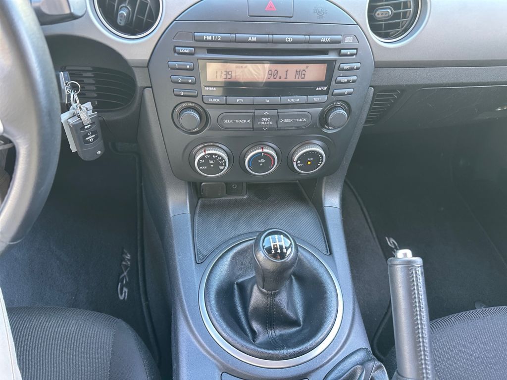 MAZDA MX-5 1.8 MZR Center-Line MAZDA MX-5 1.8 MZR Center-Line