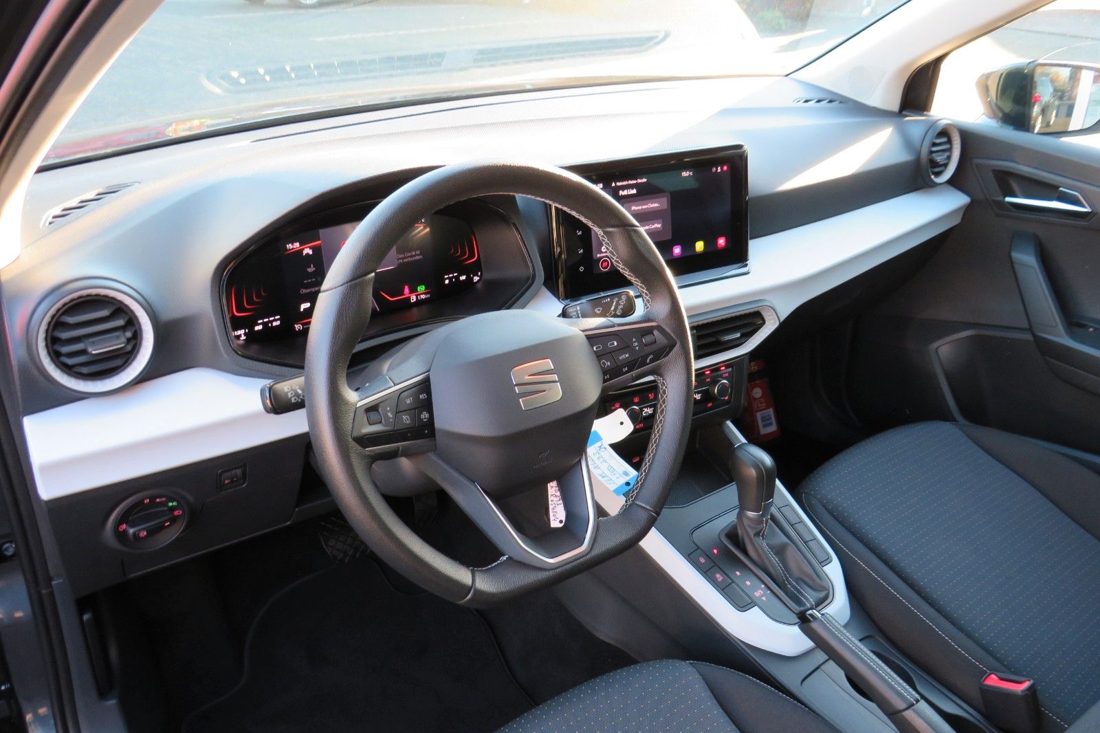 Fahrzeugabbildung SEAT Arona Style NAVI APP SITZH. PDC GRA 1.HD