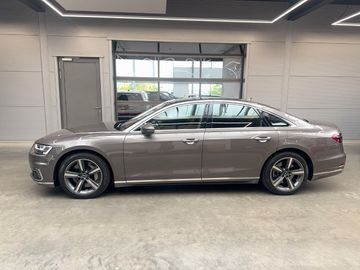 Audi A8 - 4