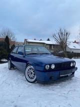 BMW E30 V8 Coupé M60B40 - BMW aus 1990: E30