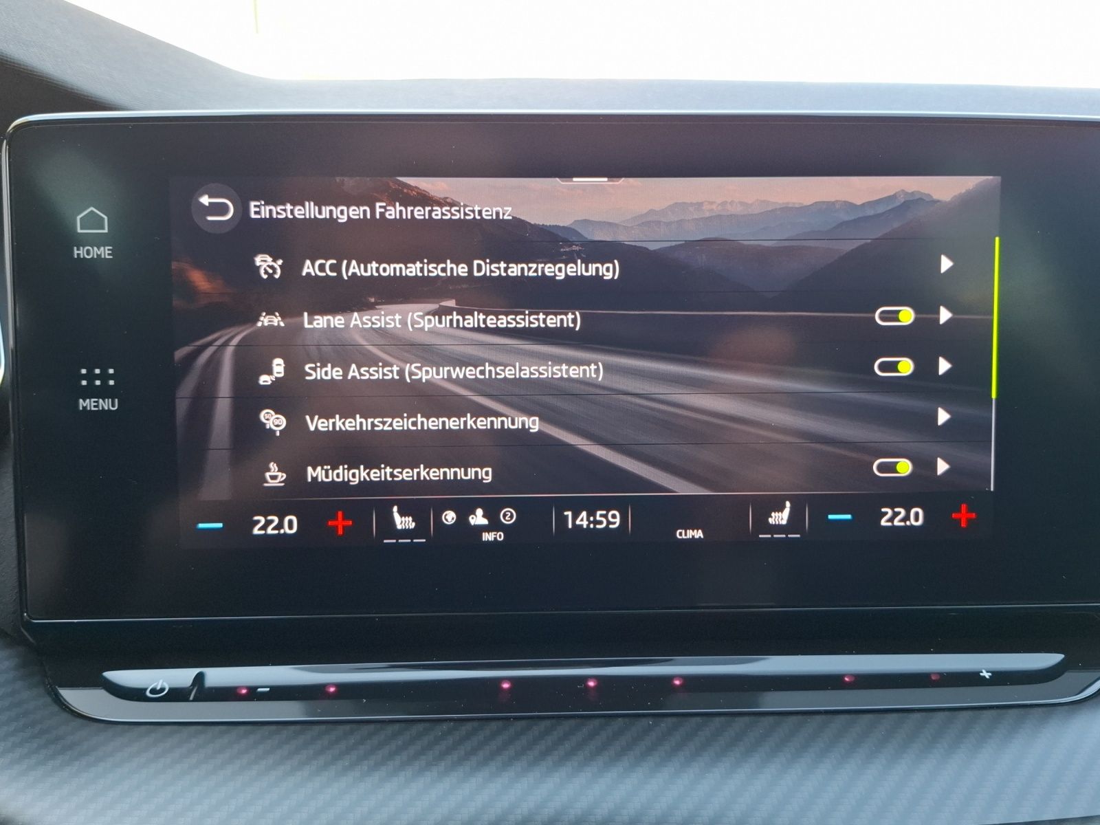 Fahrzeugabbildung SKODA Octavia Combi TDI RS Plus 4x4 Matrix Navi HUD AI