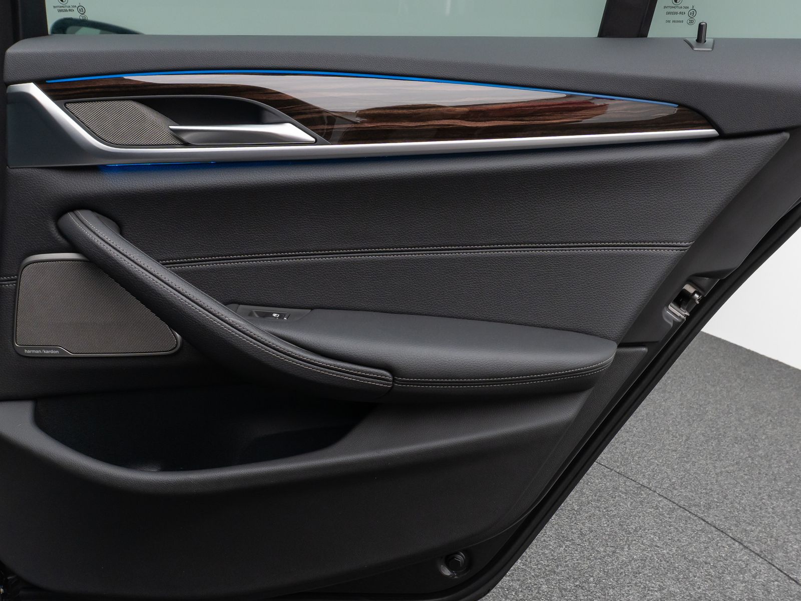 Fahrzeugabbildung BMW 530e Panorama Kamera DAB H/K WLAN Alarm Sport