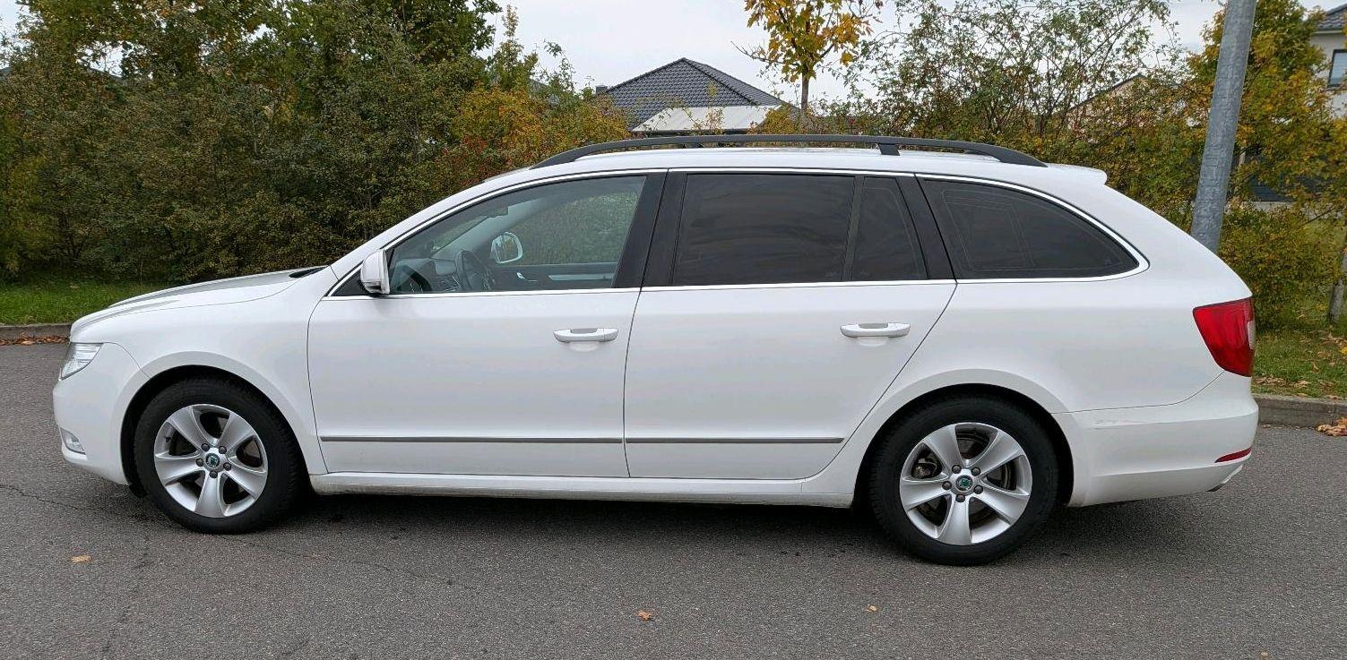 Skoda Superb 2012 — interior