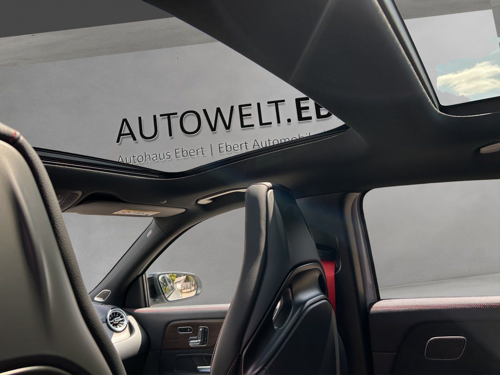 Fahrzeugabbildung Mercedes-Benz GLA35 AMG Prem+ DISTR Perf.Sitz AHK Standhz Burm