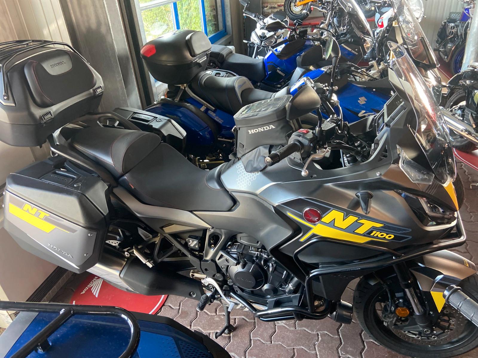 Honda NT1100A viel Zubehör