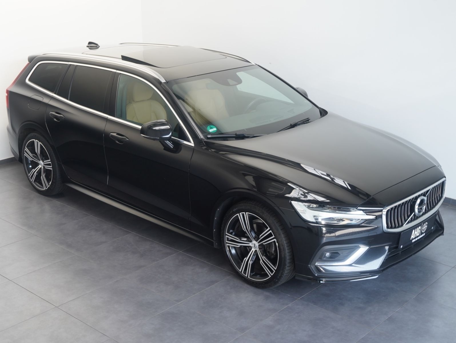 Fahrzeugabbildung Volvo V60 Kombi Inscription XENIUM/ACC/BLIS/PANO/360°