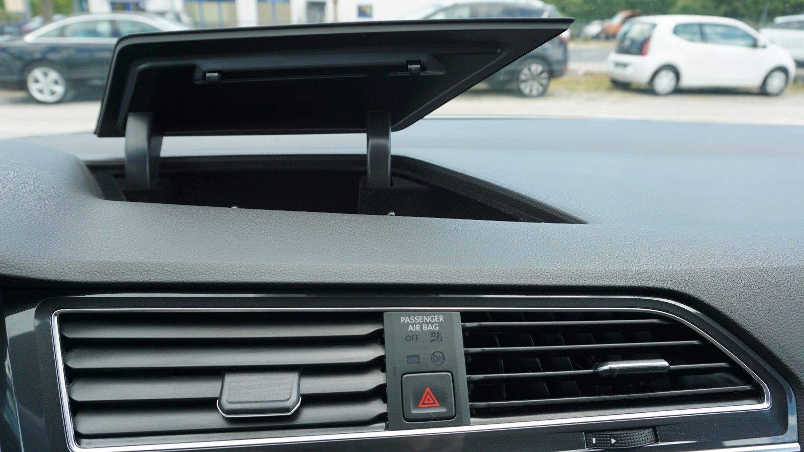 Fahrzeugabbildung Volkswagen Tiguan Allspace R-Line 4M LED,Navi,PDC,AHK