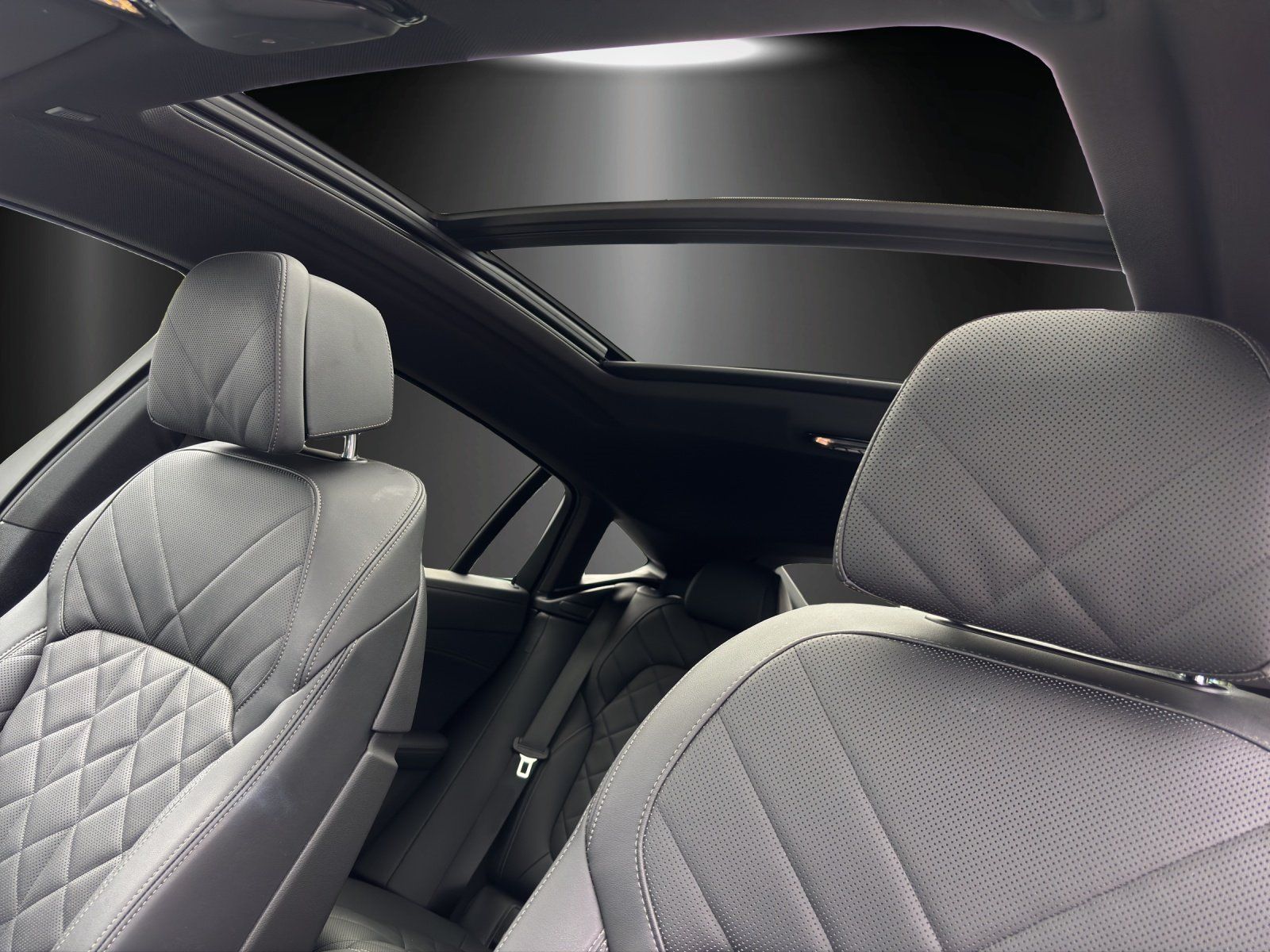 Fahrzeugabbildung BMW X6 xDrive 30d xLine/PANO-DA./AHK/LASER/HUD/360°