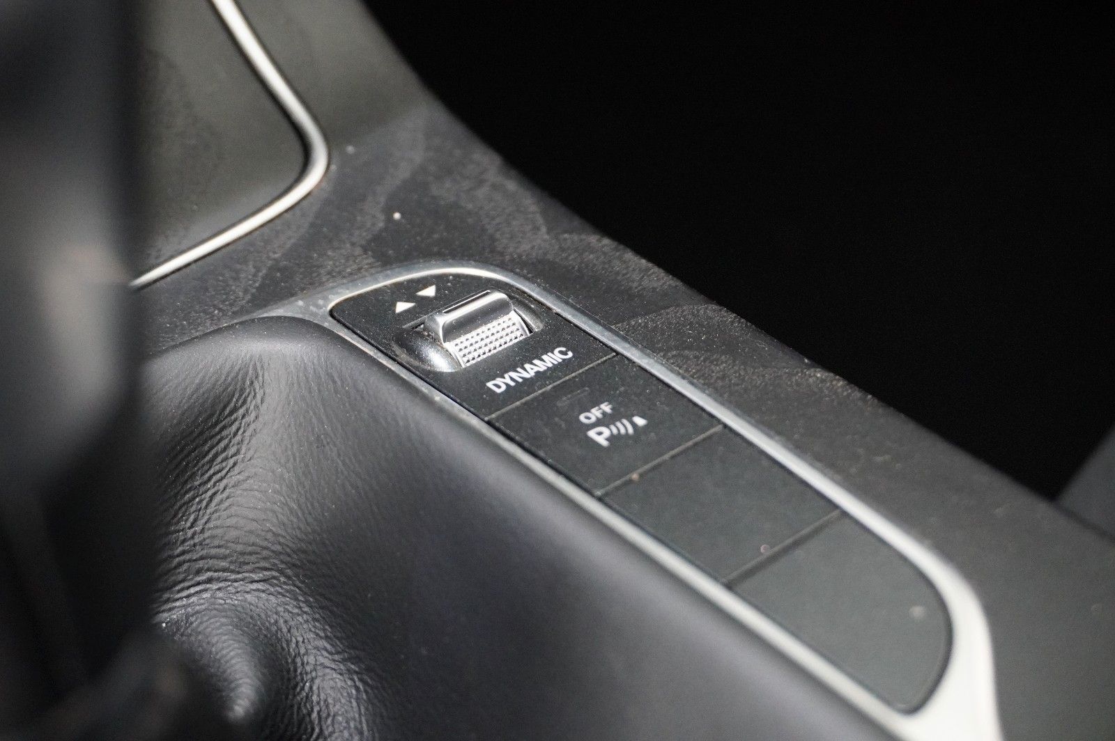 Fahrzeugabbildung Mercedes-Benz C 180 COUPE SPORT NAVI/LED/KAMERA/SPORT/SHZ/AMG