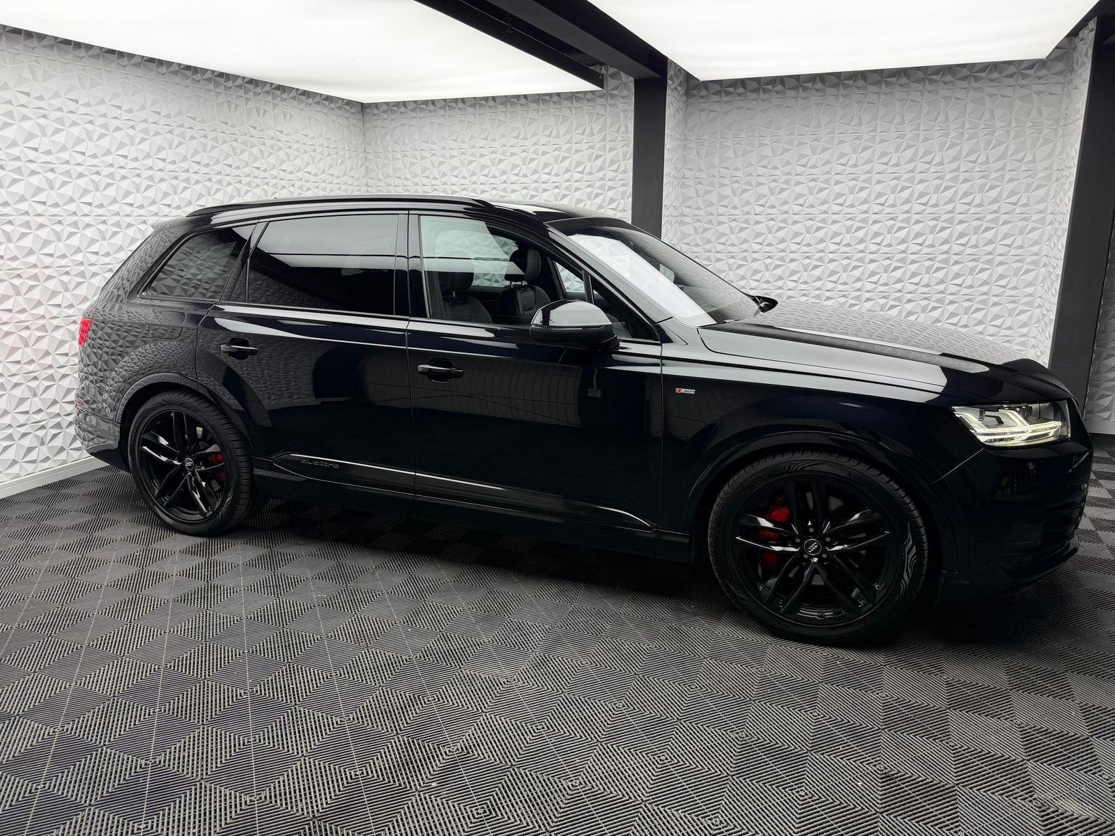 Fahrzeugabbildung Audi 3.0 TDI QUAT/S-LINE/7-SITZE/ALLRADLENK/PANO/STHZ