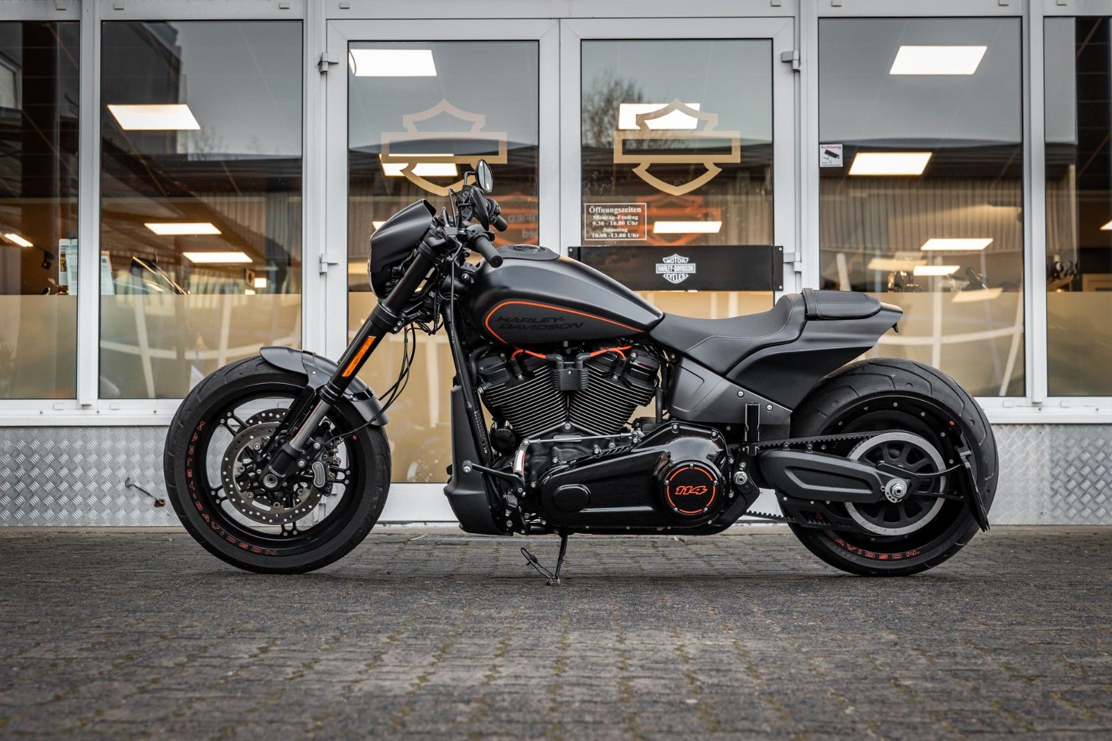 Fahrzeugabbildung Harley-Davidson FXDRS 114 CUI - KESSTECH - SEITLICHER KZH