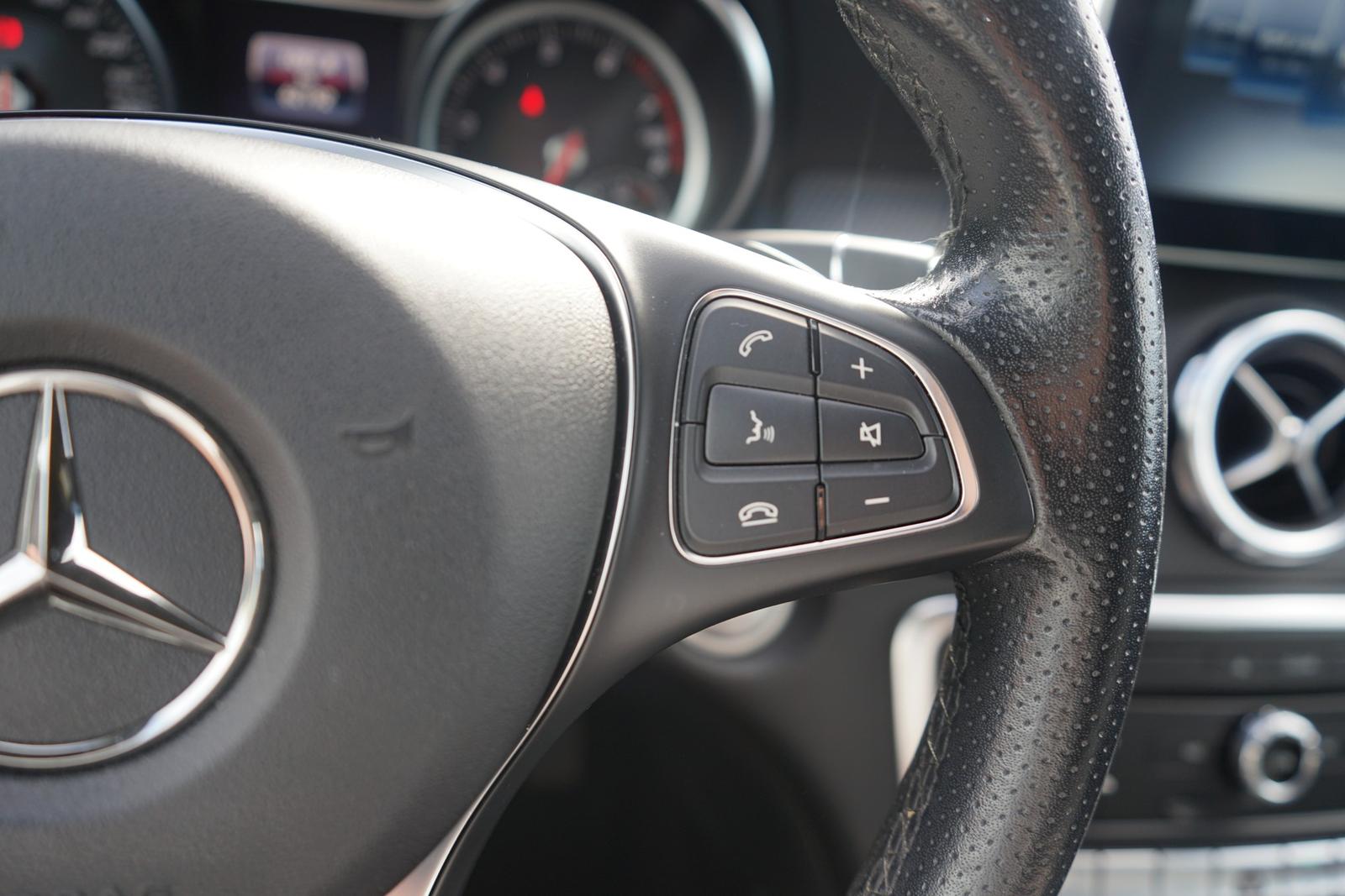 Mercedes-Benz GLA 200 Style LED Navi Sitzheizung Teilleder AHK