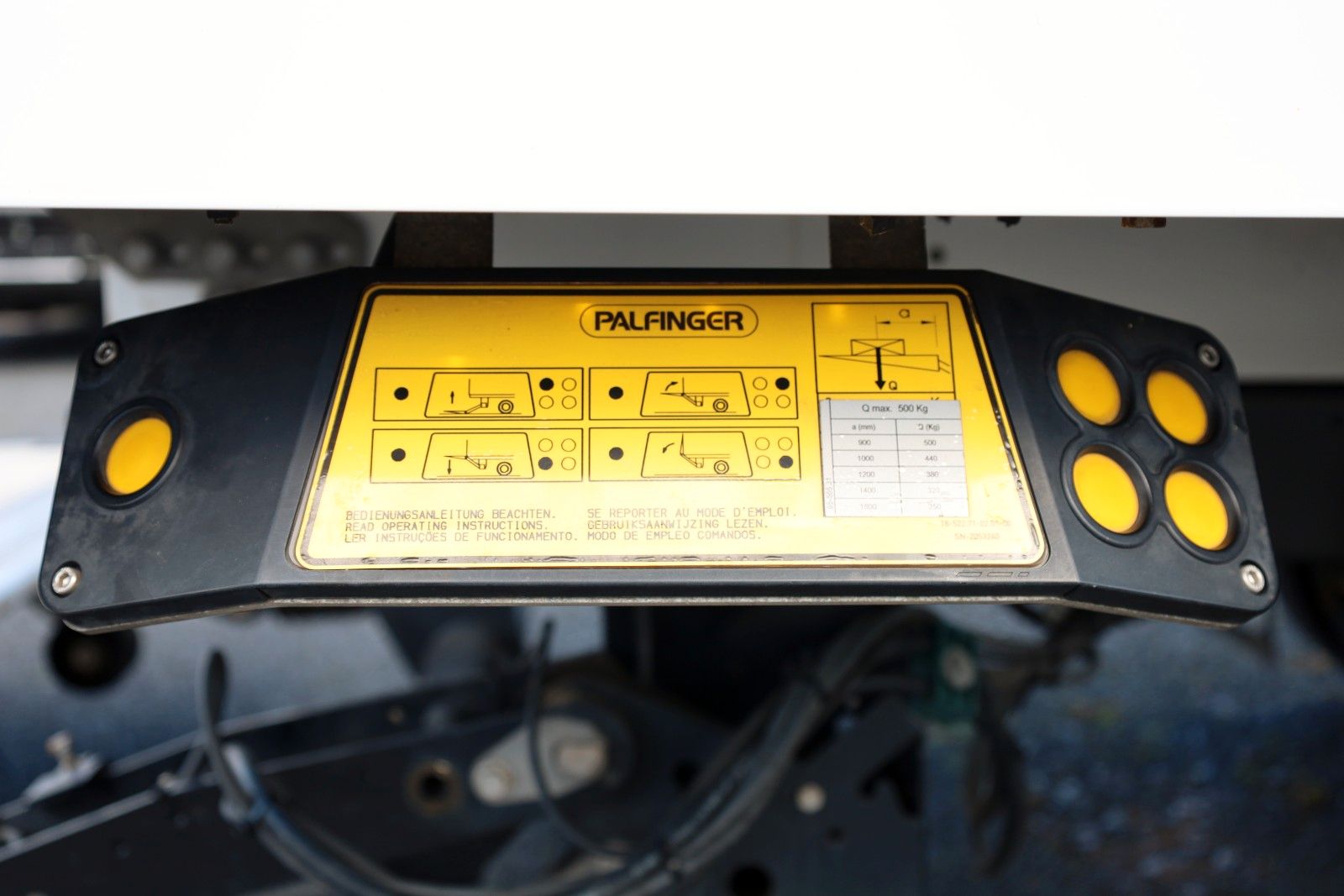 Fahrzeugabbildung Iveco Daily 35C16 ,Daily,KOFFER / LBW-6, Ladebordwand