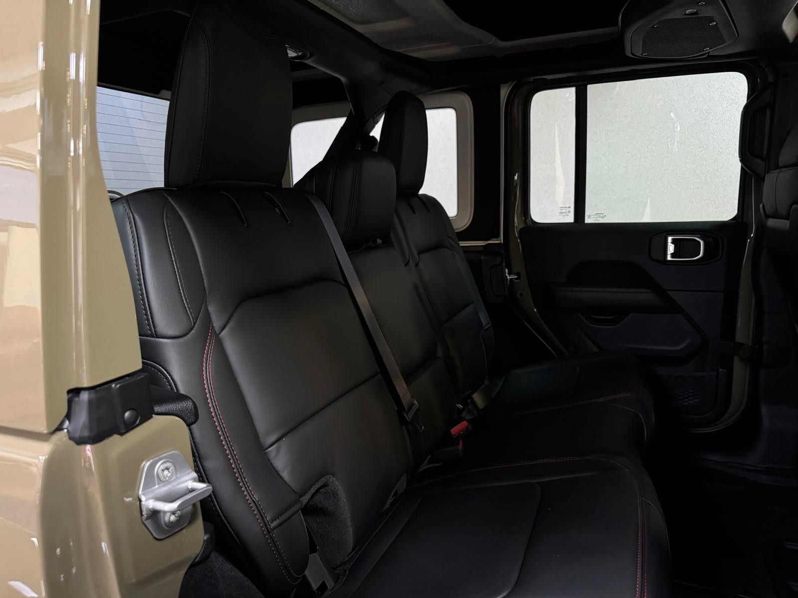 Fahrzeugabbildung Jeep RUBICON X 3.6L-V6-CAM-HARDTOP-35"
