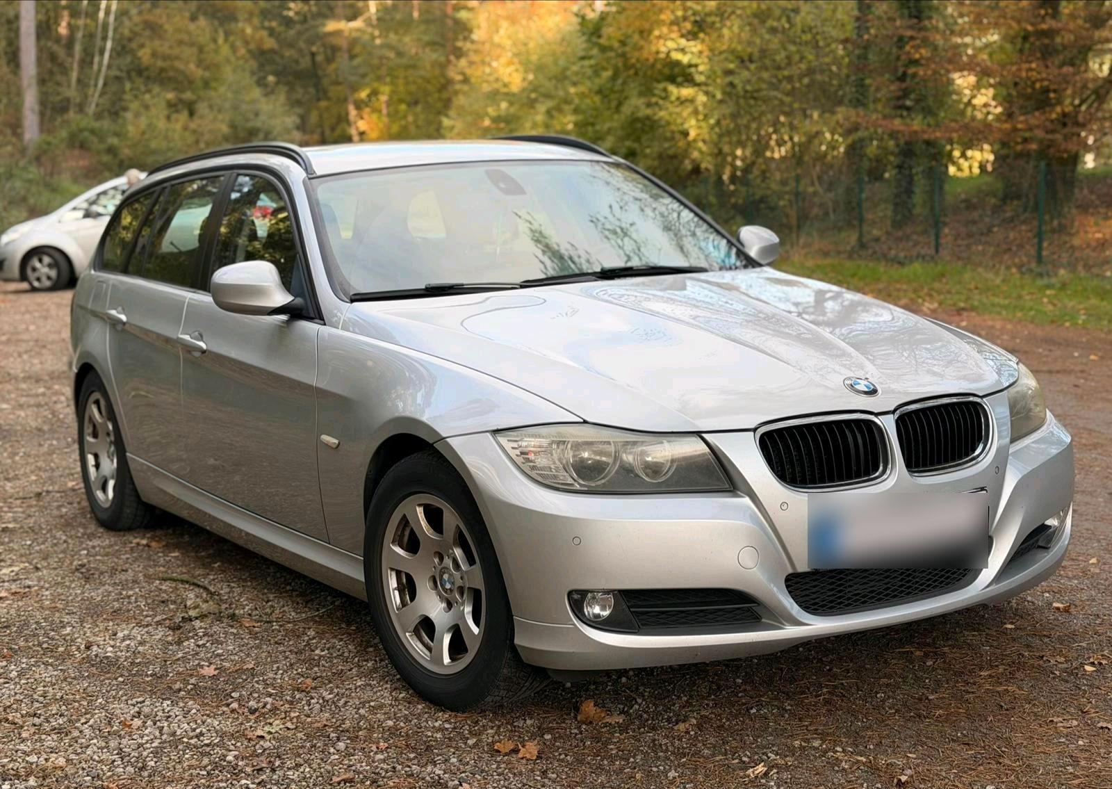 BMW 320 2011 — interior