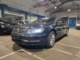Volkswagen Phaeton V8 5-Sitzer 4Motion - Volkswagen Phaeton: Leder, mit Navigationssystem