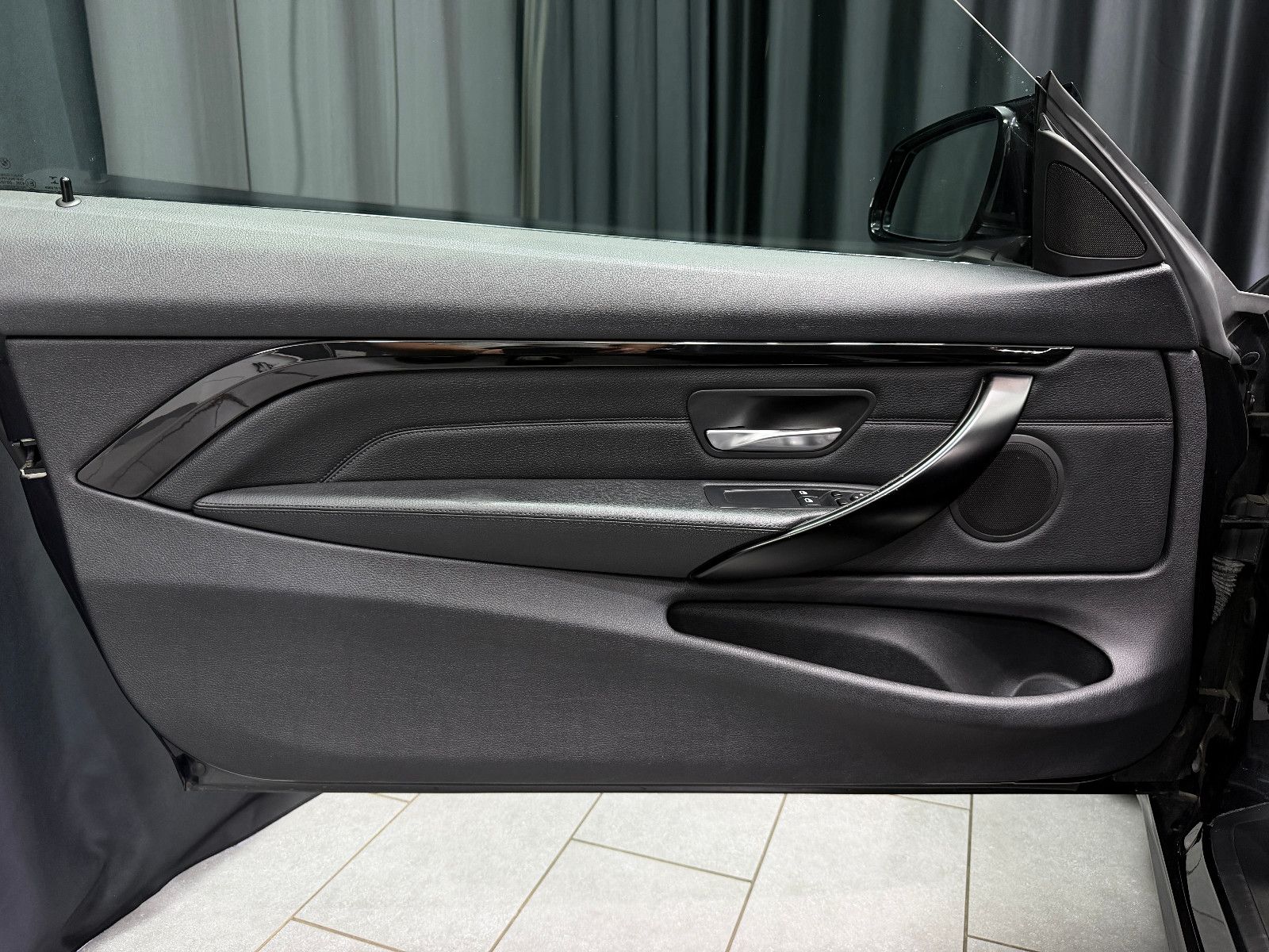 Fahrzeugabbildung BMW 435 i Coupe|SCHALTER|M-Performance|HIFI|LEDER