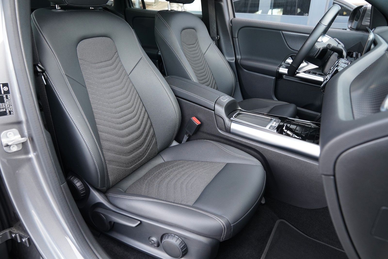 Mercedes-Benz EQA 350 4Matic MBUX Wide -LED-360-Distronic foto 14