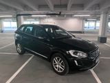 Volvo XC60 2.4 D5 AWD Summum 5zyl PANO ACC VOLLLEDDER - Volvo in München