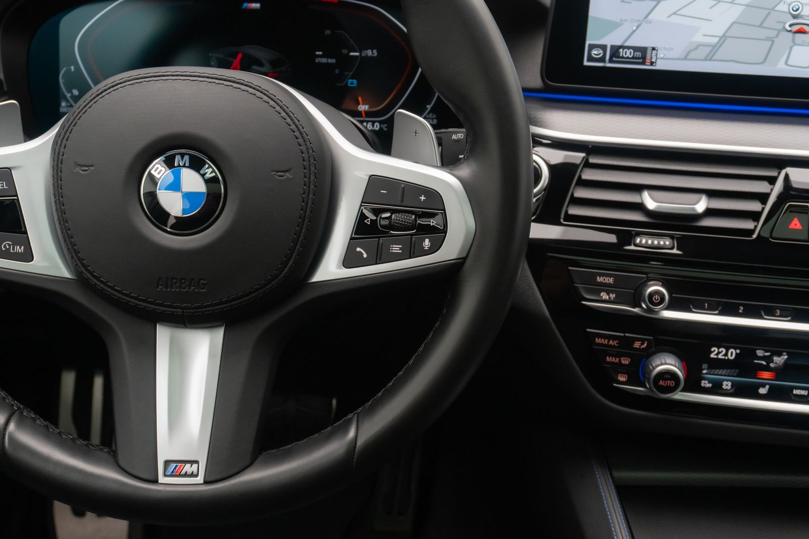 Fahrzeugabbildung BMW 540d xD M Sport Panorama HUD H/ K DAB SoftClose