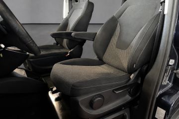Mercedes V 220 - 9