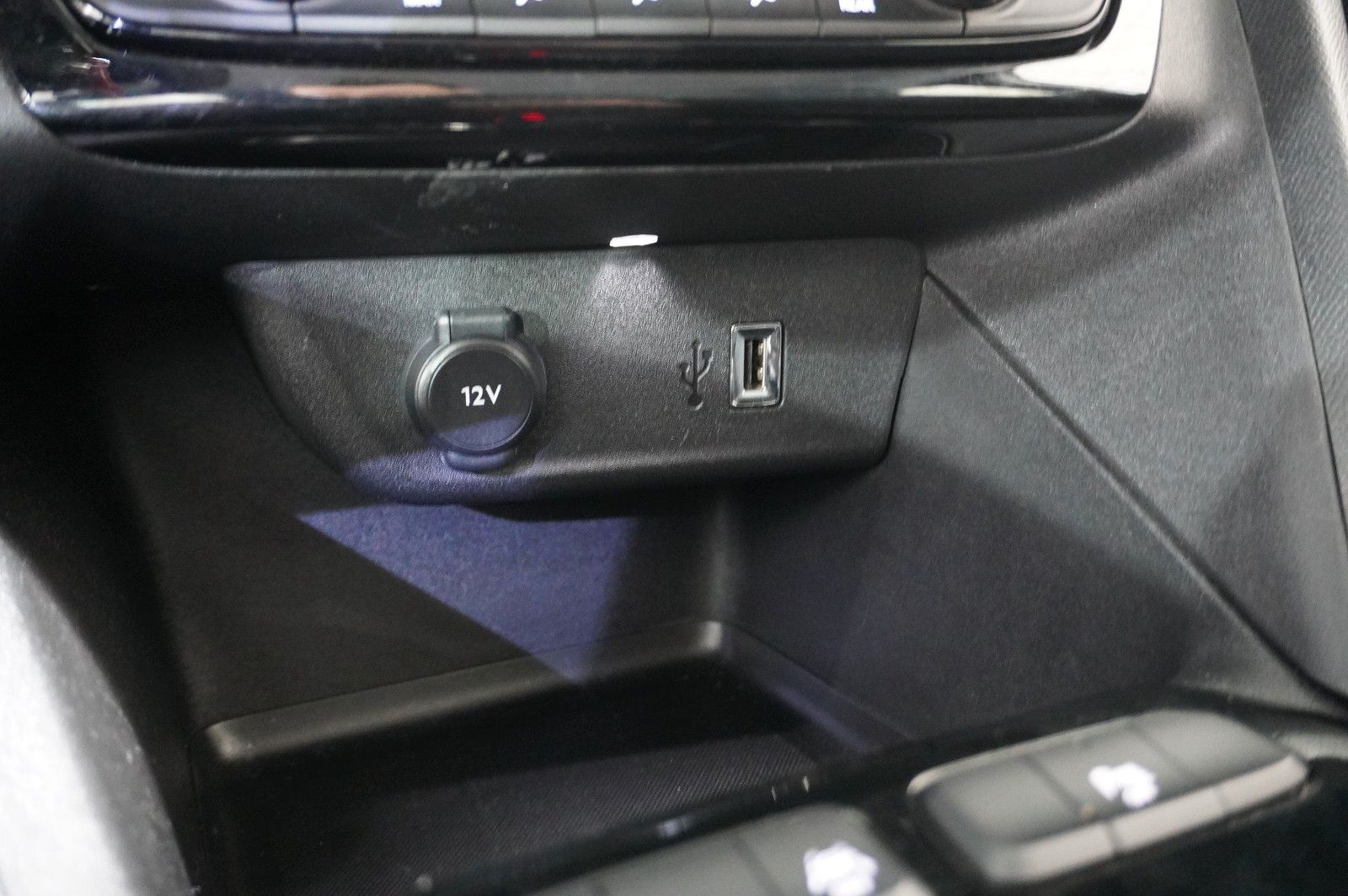 Fahrzeugabbildung Opel Corsa F 1.2T ELEGANCE NAVI/LED/KAMERA/SPORT/VIRT