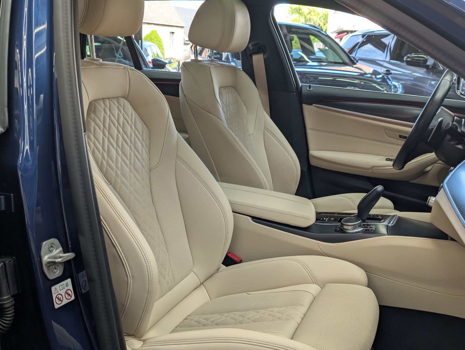 Fahrzeugabbildung BMW 530 i M Sport Tour. LEDER MEMO VIRT LED APP PANO