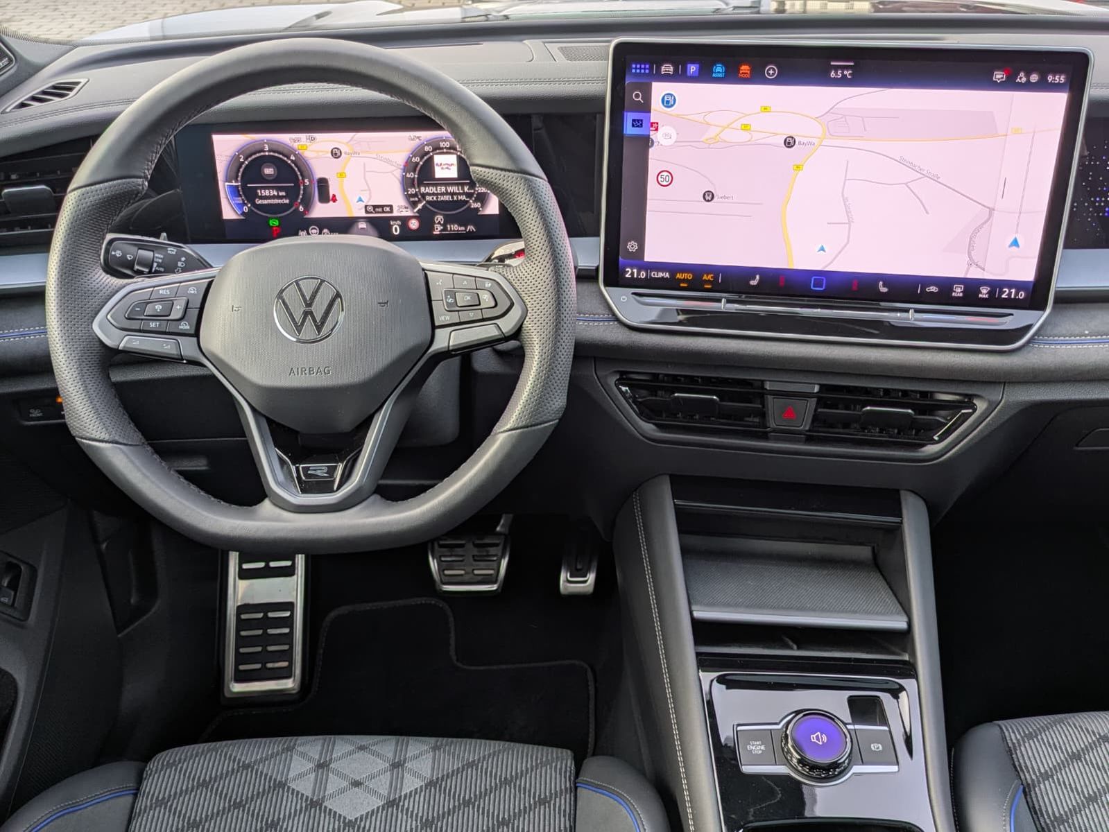 Fahrzeugabbildung Volkswagen Tayron 2.0 TDI 4M R-Line BLACK*7Si*MATRIX*PANO