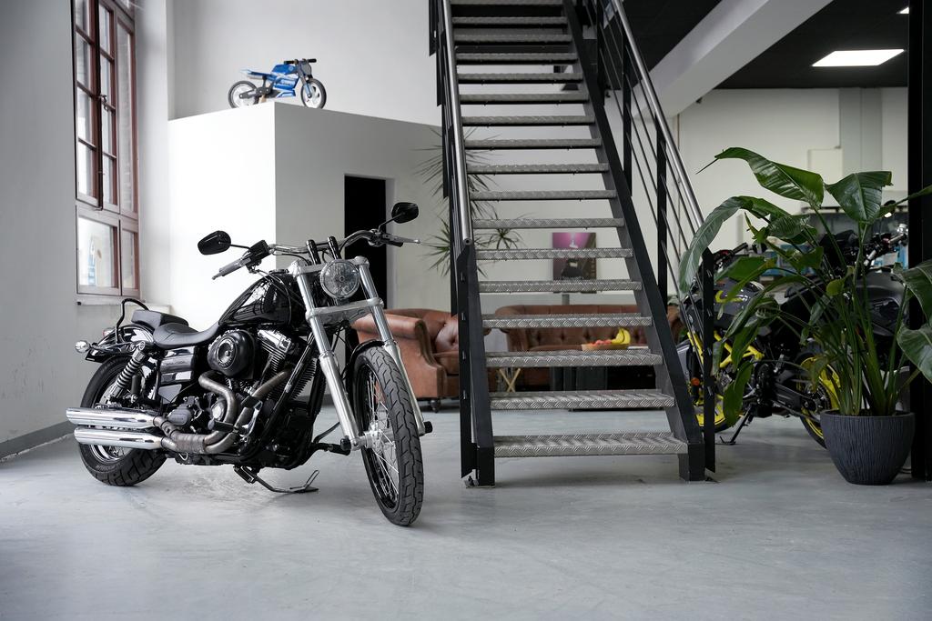 Harley-Davidson FXDWG Dyna Wide Glide  | 1 Hand  |