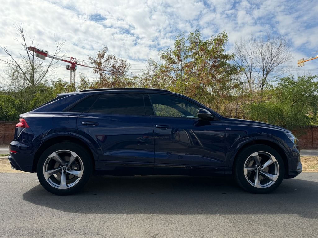 Image of Audi Q8