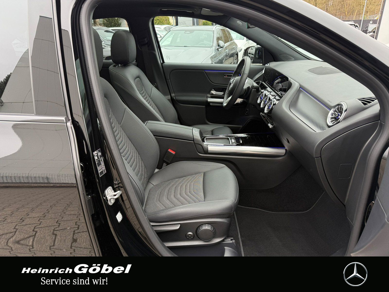 Fahrzeugabbildung Mercedes-Benz GLA 220 d 4M PROGRESSIVE*PANO*AHK*FAP*360°KAMERA