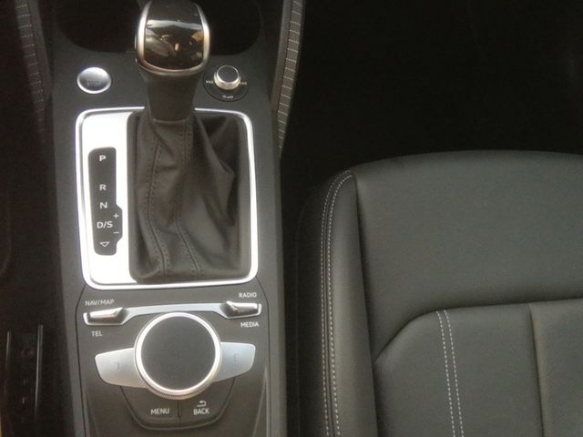 Q2 35 TFSI edition one, Navi, Optik Schwarz, Sou