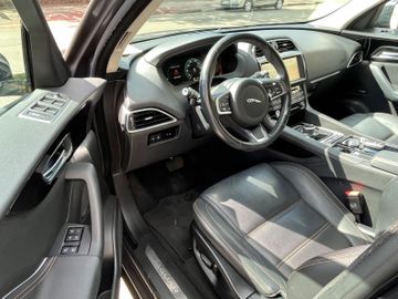 Jaguar F-Pace - 11