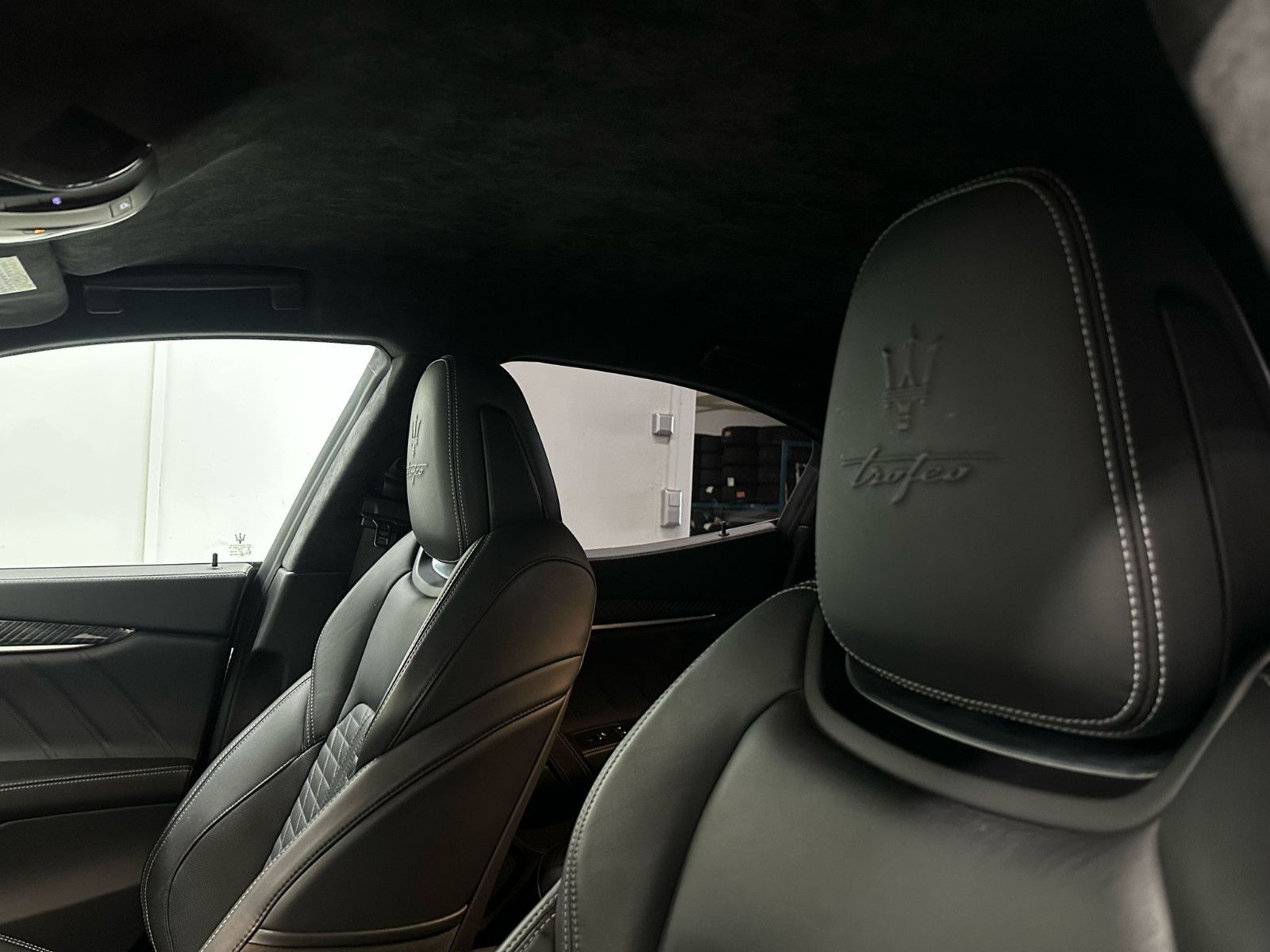 Fahrzeugabbildung Maserati Ghibli TROFEO V8   - SOFT CLOSE*NAVI*TEMPO*DAB*