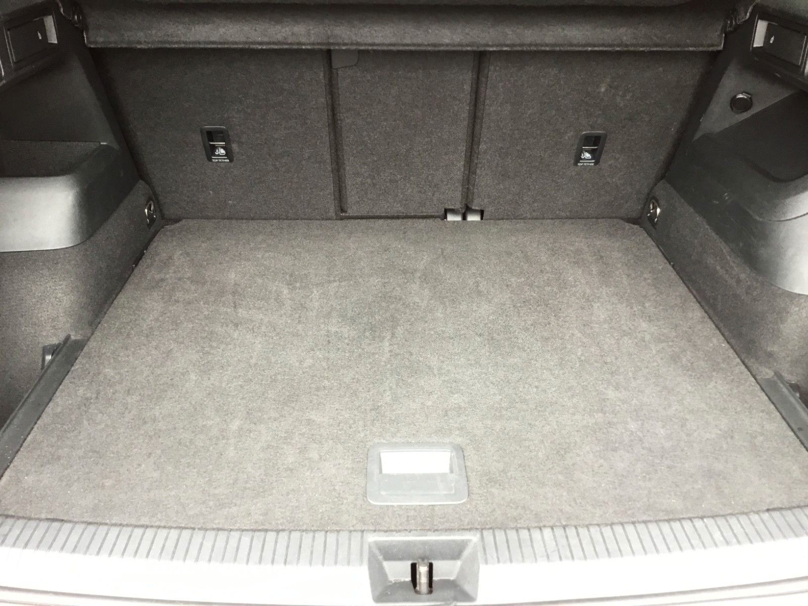 Fahrzeugabbildung Volkswagen Tiguan 2.0 TDI DSG 4M R-Line+AHK+20"+Pano