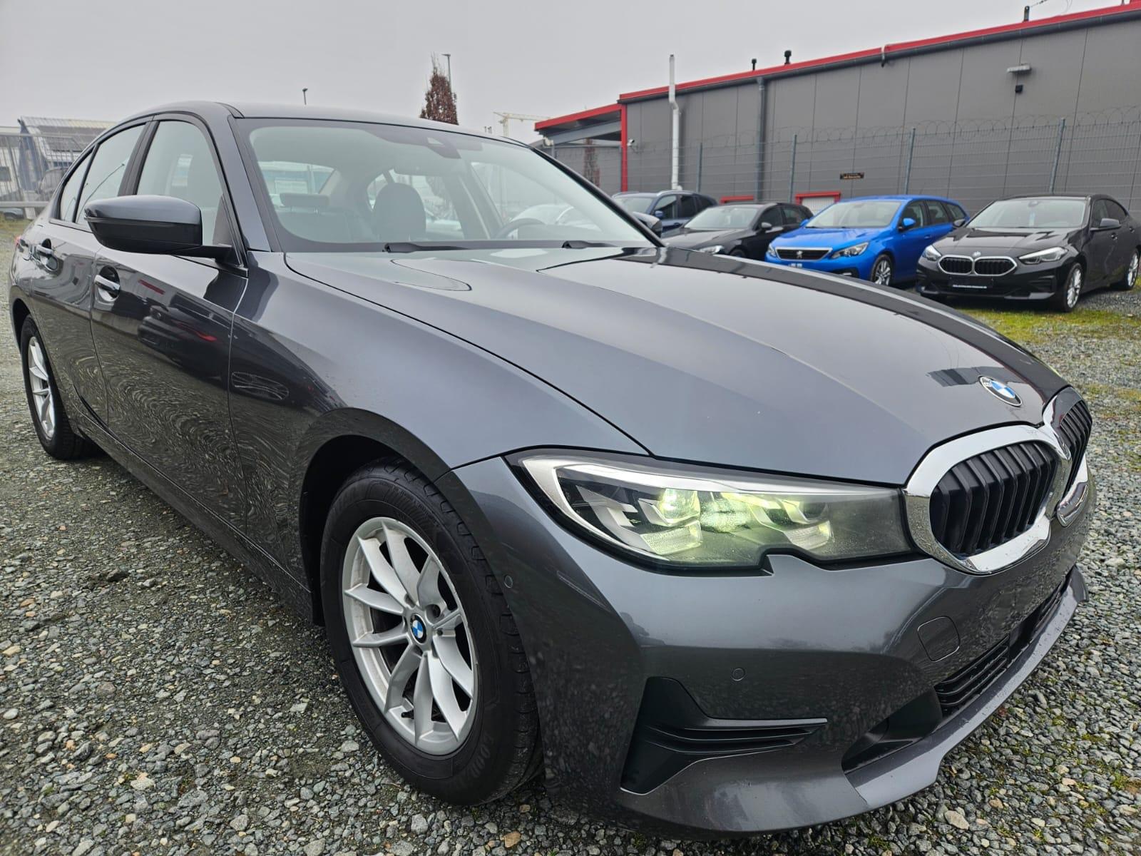 BMW 318dA ADVANTAGE * NAVIGATION * ALU