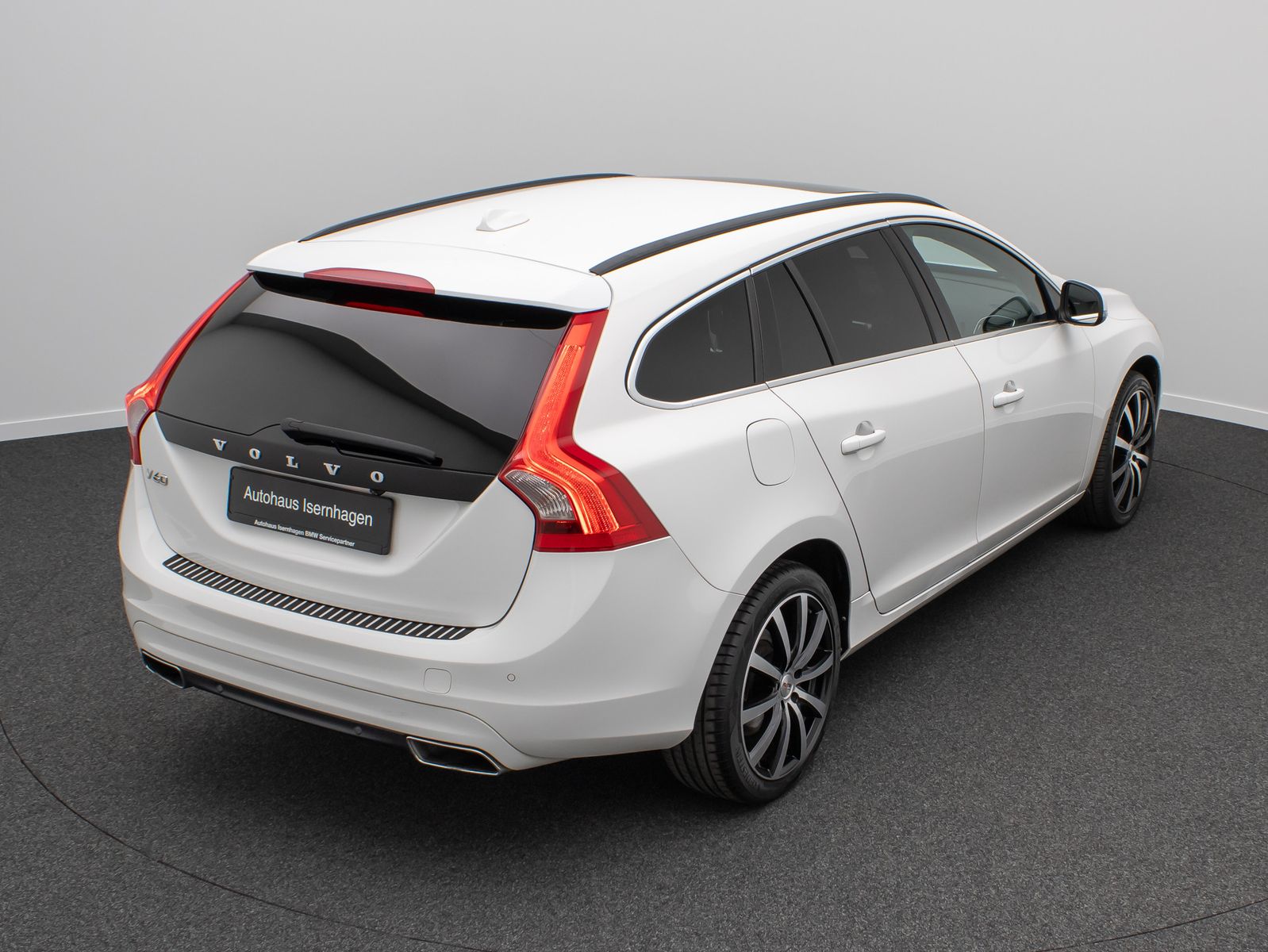 Fahrzeugabbildung Volvo V60 Summum AWD Kamera ACC GSD Memory TotwinkelAs