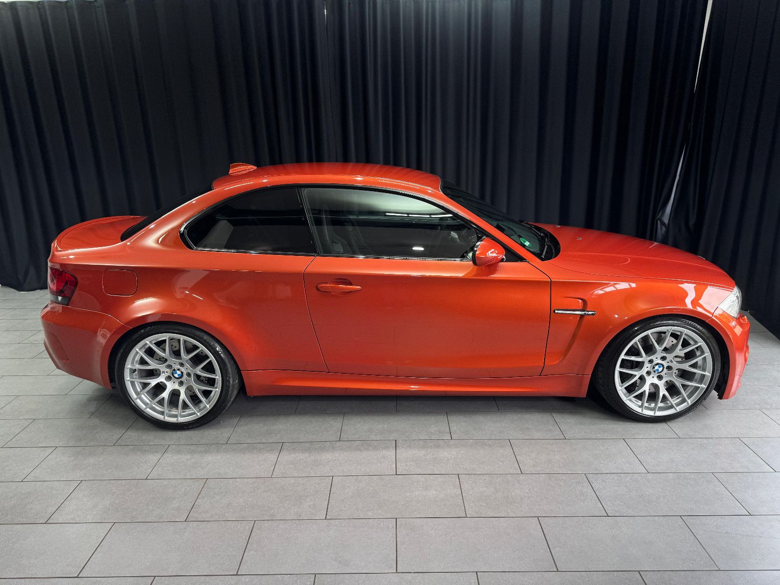 Fahrzeugabbildung BMW 1er M Coupe|H&K|AKRA|PERFORMANCE SITZE|DREXLER|