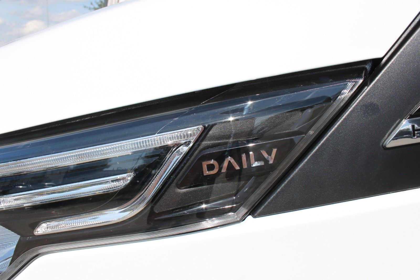 Fahrzeugabbildung Iveco 35S16A8/P Koffer/LBW/Seitentür Voll-LED