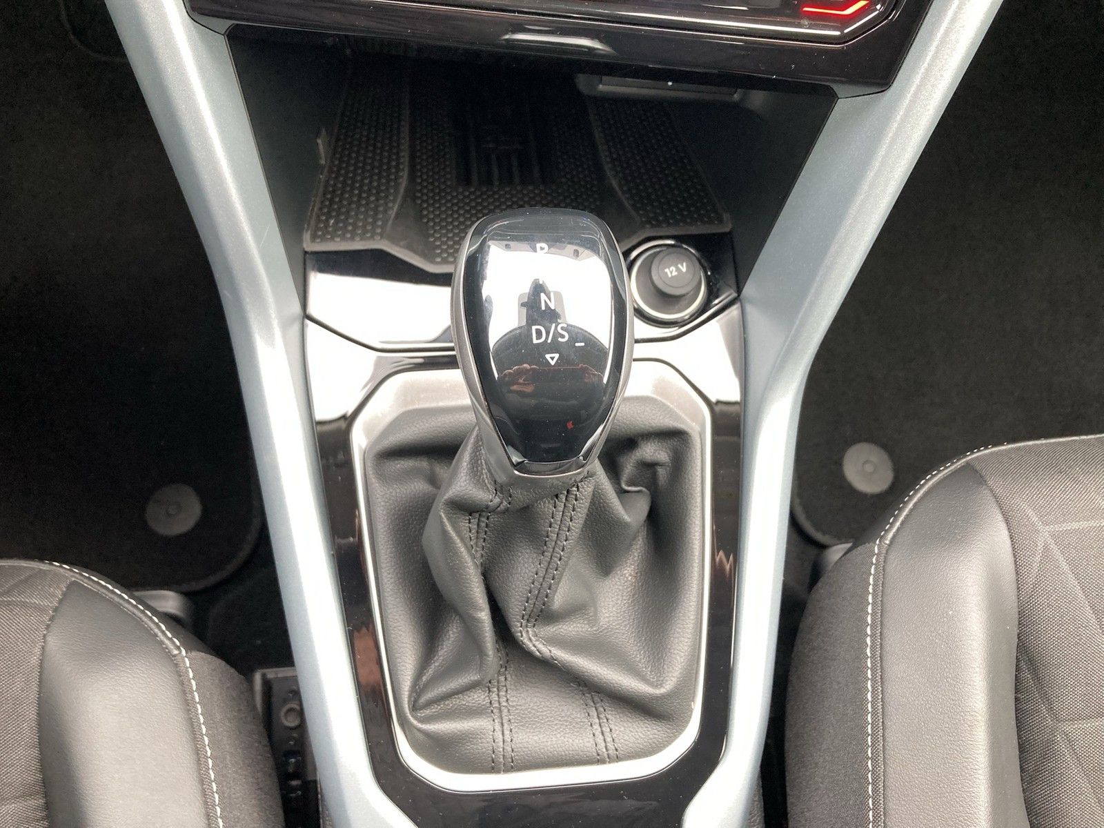 Fahrzeugabbildung Volkswagen T-Roc TSI Goal DSG LEDplus Navi AID ACC SHZ Park