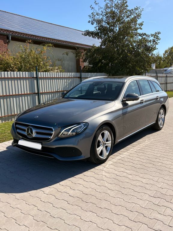 Image of Mercedes-Benz E 220
