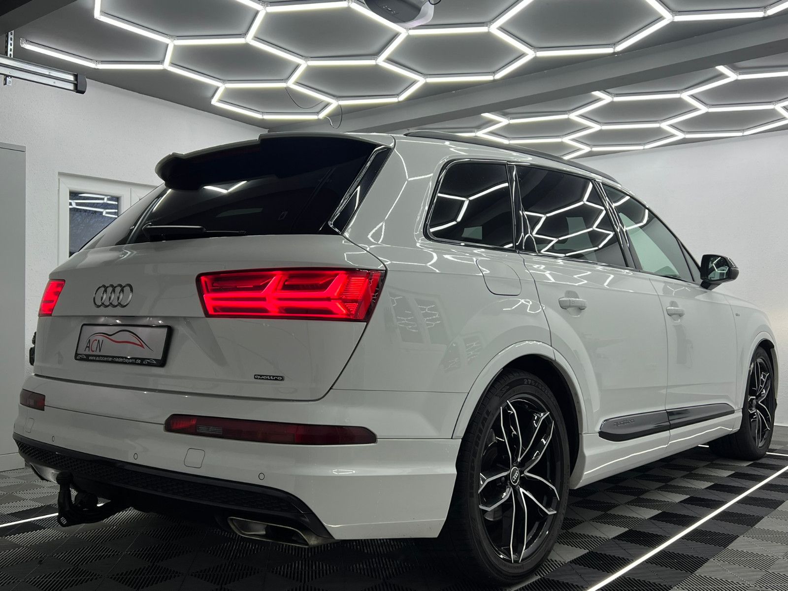 Fahrzeugabbildung Audi Q7 3.0 TDI Quattro S-LINE/21ZOLL/MATRIX/AHK/AMBI