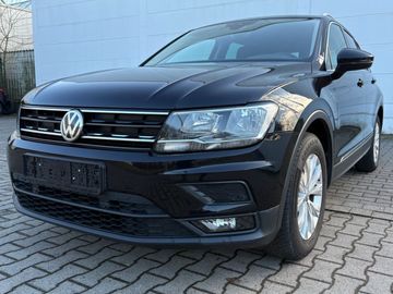 Volkswagen Tiguan - 1