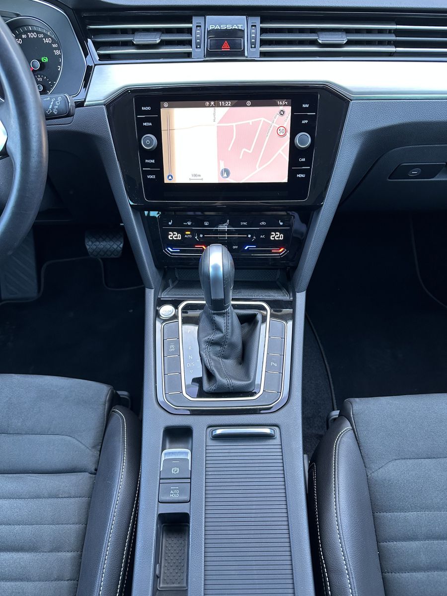 Fahrzeugabbildung Volkswagen Passat Variant 2.0 TDI DSG Elegance NAV+LED+AHK